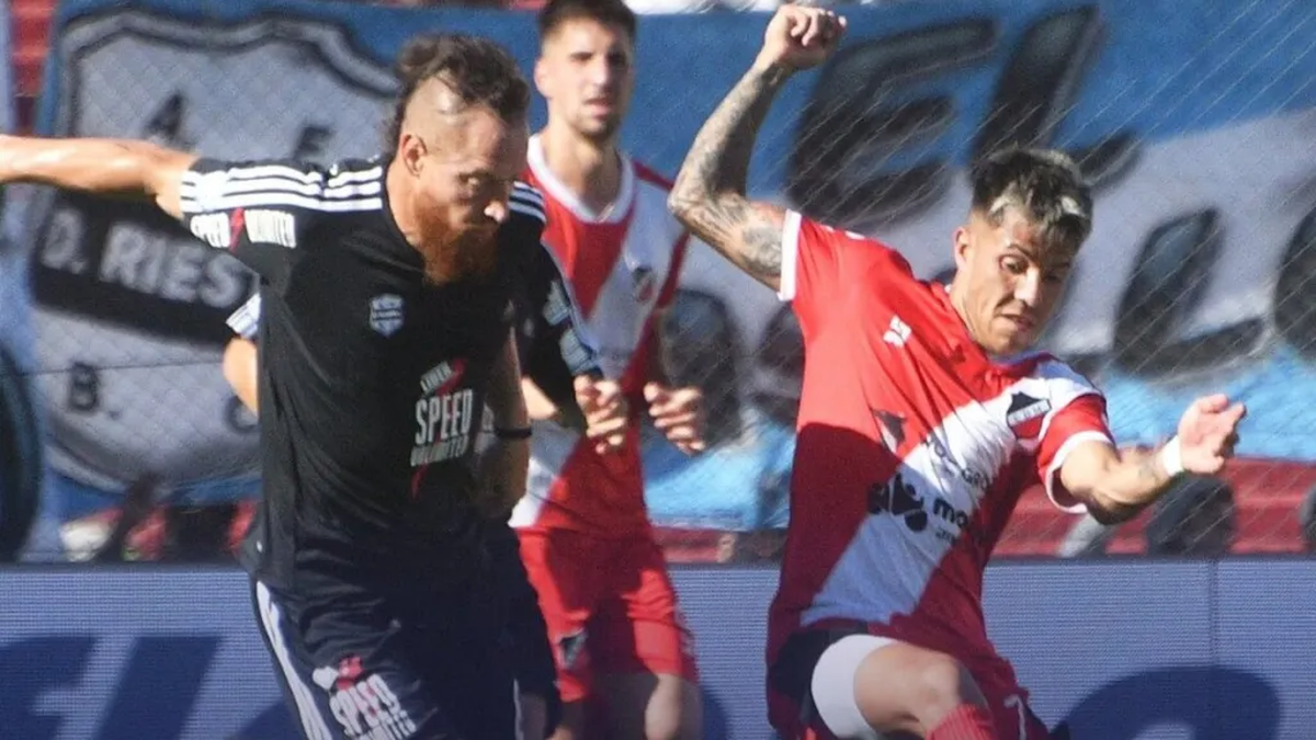 Deportivo Riestra, el más directo de todos Deportivo Riestra, el más directo de todos