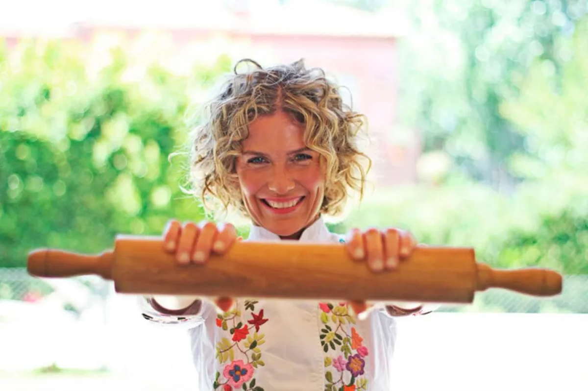 Tras la filtración, Maru Botana buscó responsables y decapitó sus equipos de Buenos Aires, Madrid y Barcelona. El escándalo también tensó su paso por MasterChef, aunque fue editado. Tras la filtración, Maru Botana buscó responsables y decapitó sus equipos de Buenos Aires, Madrid y Barcelona. El escándalo también tensó su paso por MasterChef, aunque fue editado.