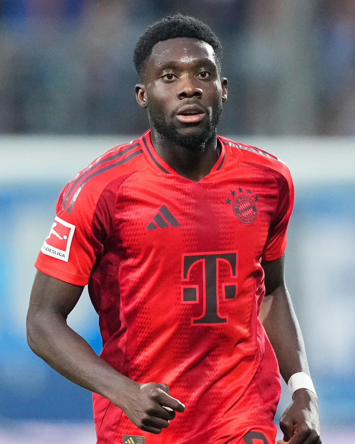 Durísima lesión para Alphonso Davies. Durísima lesión para Alphonso Davies.