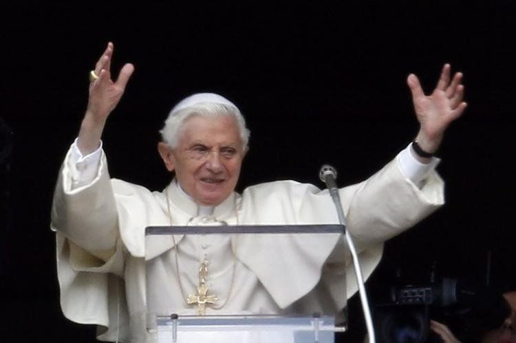 Fuentes vaticanas dijeron que el Papa pasará los 2 informes, cuyo contenido se desconoce, a su sucesor para que conozca la situación y que esa documentación no quedará archivada, como ocurre tras la muerte o renuncia de un Pontífice.