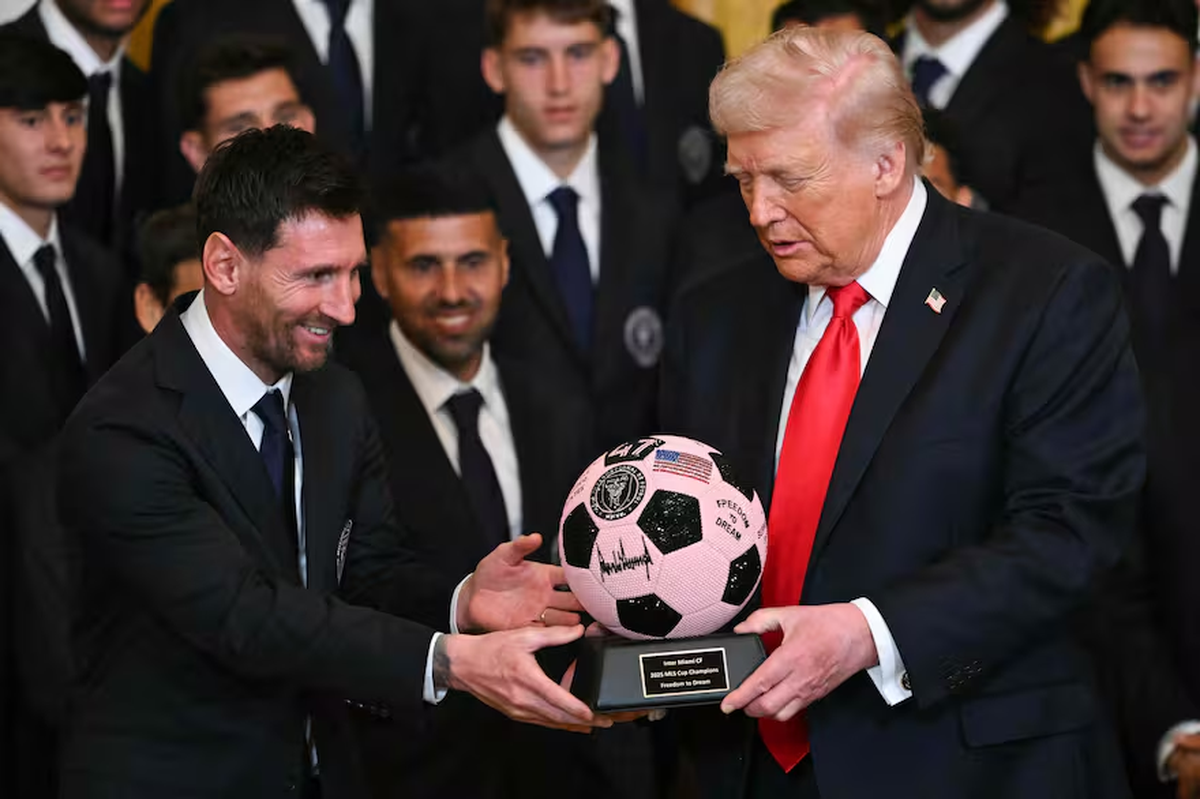 Solo sonrisas entre Messi y Trump (Foto Andrew Caballero- Reynolds - AFP) Solo sonrisas entre Messi y Trump (Foto Andrew Caballero- Reynolds - AFP)
