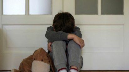 Santa Fe: Le pegó a su hijo con una ojota y recibió casi 2 años de prisión