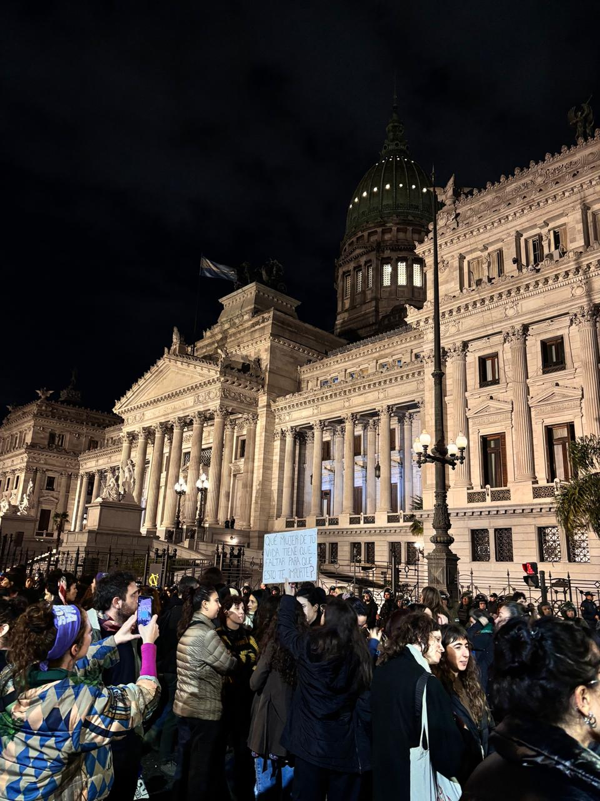 En la urgencia de las redes, la exigencia suele pedir un posicionamiento inmediato, pero la verdadera respuesta exige algo que todavía al varón le cuesta asimilar: habitar la incomodidad de la reconstrucción. En la urgencia de las redes, la exigencia suele pedir un posicionamiento inmediato, pero la verdadera respuesta exige algo que todavía al varón le cuesta asimilar: habitar la incomodidad de la reconstrucción.