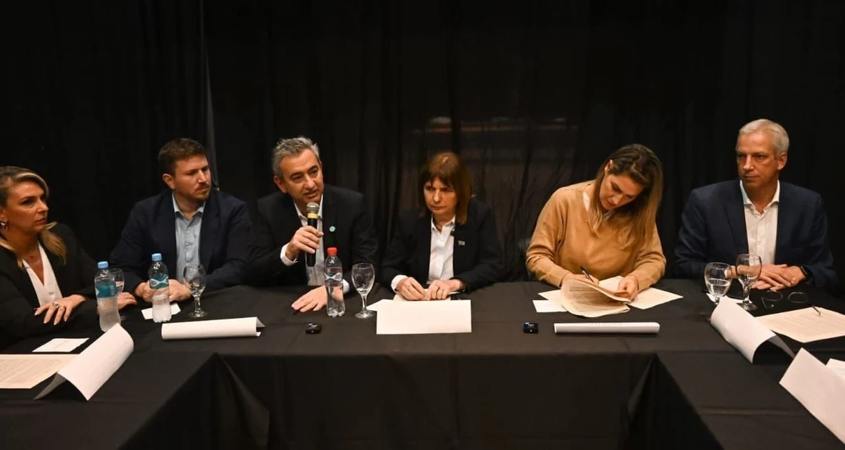 El grupo técnico de Patricia Bullrich trabajando en conjunto con el de Pablo Javkin y Carolina Losada El grupo técnico de Patricia Bullrich trabajando en conjunto con el de Pablo Javkin y Carolina Losada