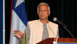 Muhammad Yunus, Nobel de la Paz y creador del Banco Grameen, liderará el gobierno interino de Bangladesh desde este jueves tras la renuncia de Sheikh Hasina. Muhammad Yunus, Nobel de la Paz y creador del Banco Grameen, liderará el gobierno interino de Bangladesh desde este jueves tras la renuncia de Sheikh Hasina.