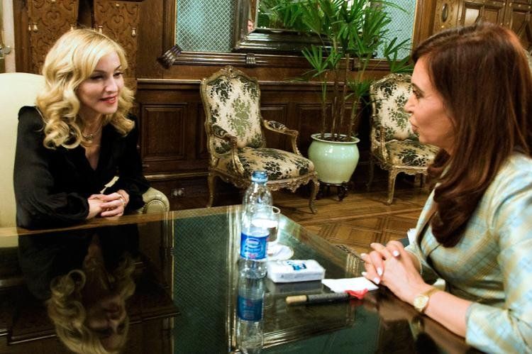 Cristina Fernández junto a Madonna. Foto: NA.