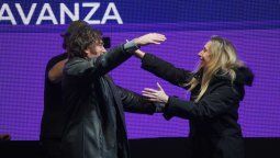 Los hermanos Milei festejando el triunfo. Los hermanos Milei festejando el triunfo.