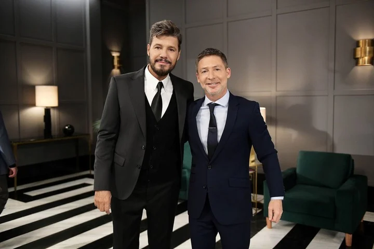 Tinelli junto a Adrián Suar, el gerente de programación de El Trece. 