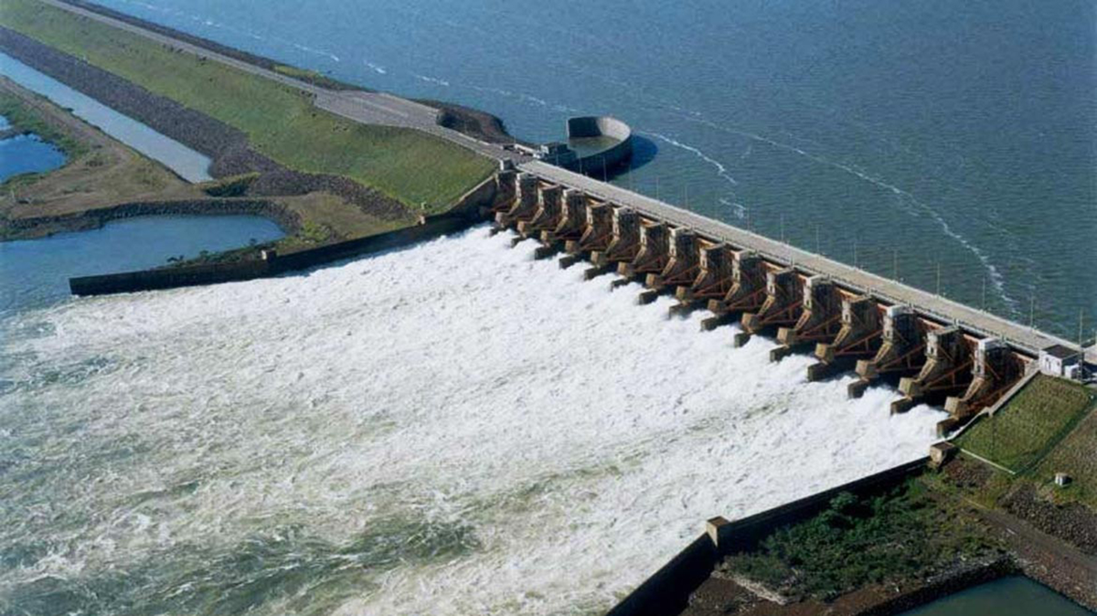 Reactivación y empleo: La puesta en marcha del complejo hidroeléctrico sobre el río Santa Cruz generará 4.000 puestos de trabajo, con prioridad absoluta para la mano de obra local. El proyecto Jorge Cepernic presenta actualmente un avance del 42% y será una pieza clave para inyectar energía renovable al Sistema Interconectado Nacional (SADI).