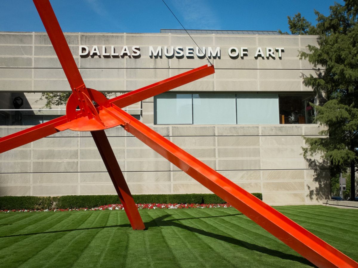 Entrada al Museo de Arte de Dallas, una de las grandes joyas culturales de la ciudad y con acceso gratuito para el público. Entrada al Museo de Arte de Dallas, una de las grandes joyas culturales de la ciudad y con acceso gratuito para el público.