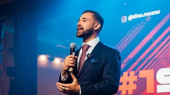 Tino Mossu, el joven del conurbano que hoy triunfa en el marketing digital. Tino Mossu, el joven del conurbano que hoy triunfa en el marketing digital.