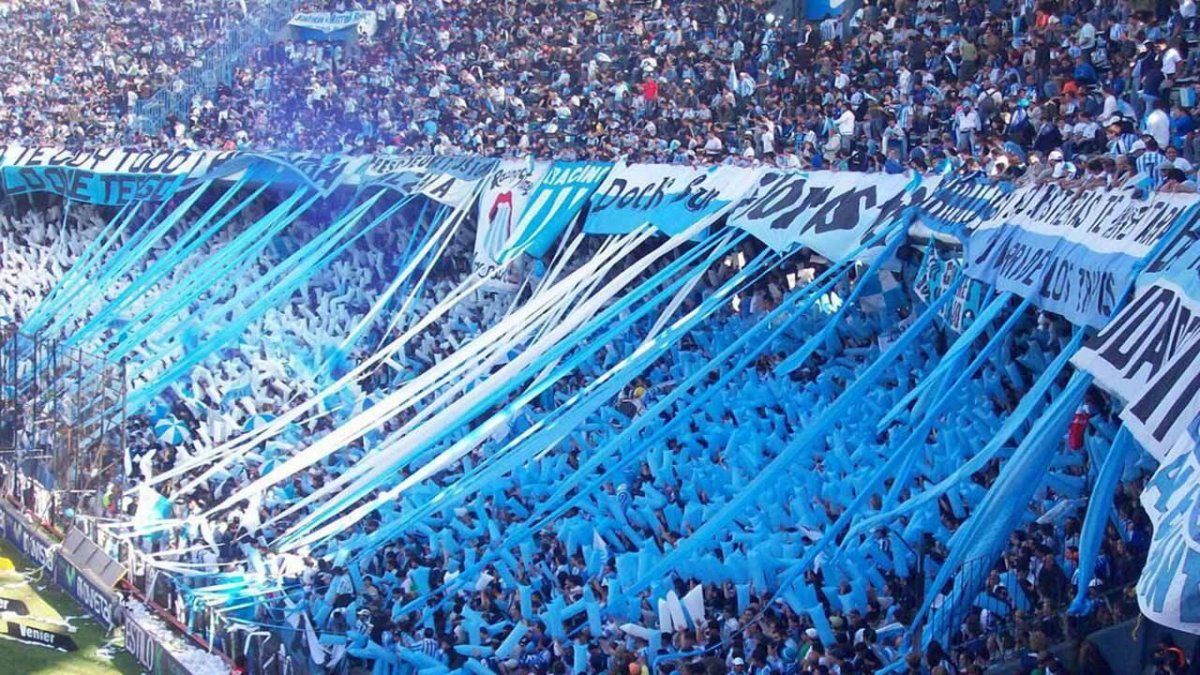Hinchas de Racing coparán Paraguay