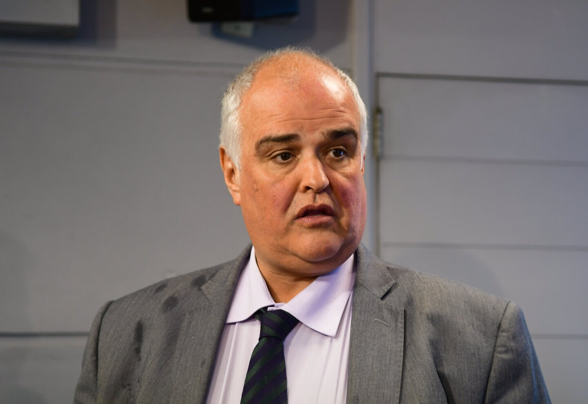 El senador Gustavo Penadés fue denunciado por la diputada trans de su mismo partido, Romina Celeste, por haber sido explotada sexualmente en dos ocasiones cuando era menor. Luego se sumaron siete denunciantes más, todos con relatos de la misma dinámica de abuso sexual por parte del funcionario. El senador Gustavo Penadés fue denunciado por la diputada trans de su mismo partido, Romina Celeste, por haber sido explotada sexualmente en dos ocasiones cuando era menor. Luego se sumaron siete denunciantes más, todos con relatos de la misma dinámica de abuso sexual por parte del funcionario.