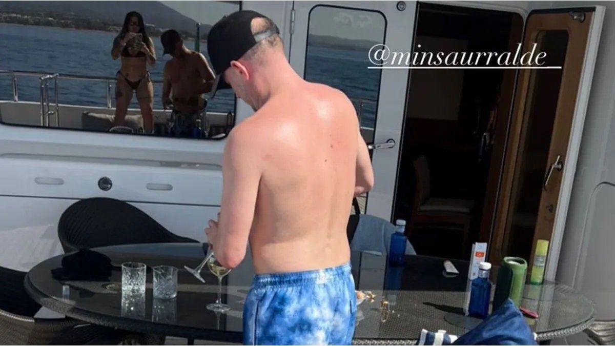 Martín Insaurralde en una de las imágenes del yate en Marbella que destapó el escándalo. Martín Insaurralde en una de las imágenes del yate en Marbella que destapó el escándalo.