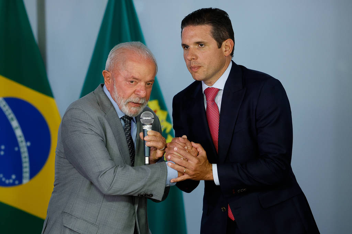 El presidente Lula y el presidente de la Cámara de Diputados, Hugo Motta, durante la ceremonia de entrega de la PEC sobre seguridad del gobierno federal al Poder Legislativo | FOLHA El presidente Lula y el presidente de la Cámara de Diputados, Hugo Motta, durante la ceremonia de entrega de la PEC sobre seguridad del gobierno federal al Poder Legislativo | FOLHA