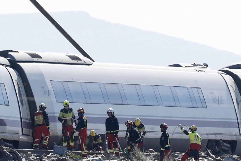 La investigación del choque entre un AVE y un Iryo en Toledo examina una avería y las órdenes que recibió el tren de Renfe antes de alcanzar al convoy detenido.