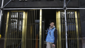 Farmacéuticos denuncian que Javier Milei puso a la ANMAT en manos de las prepagas