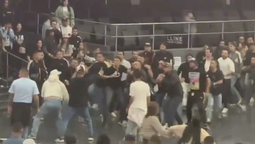 altText(Tragedia en el show de Damas Gratis: Batalla entre barras, varios heridos y un muerto)}