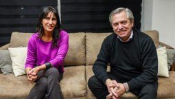 altText(Alberto F. busca votos en Córdoba y se muestra con Natalia de la Sota)}