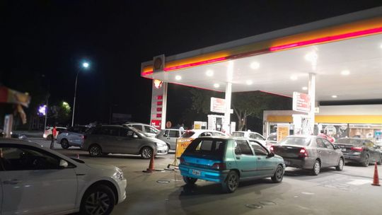 Cecha advierte que los cambios llevarían a colas prolongadas en estaciones de servicios Cecha advierte que los cambios llevarían a colas prolongadas en estaciones de servicios