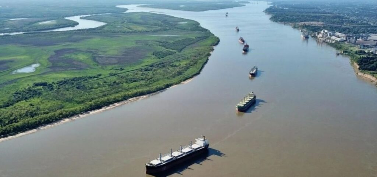 Santa Fe busca dar un salto estratégico para transformarse en el principal hub operativo de la Hidrovía en los próximos años. Santa Fe busca dar un salto estratégico para transformarse en el principal hub operativo de la Hidrovía en los próximos años.