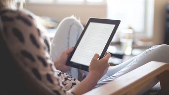 Los amantes de la literatura celebran este 4 de julio el Día Mundial del Ebook o Libro Electrónico, que crean un debate de su impacto sobre los tradicionales. Los amantes de la literatura celebran este 4 de julio el Día Mundial del Ebook o Libro Electrónico, que crean un debate de su impacto sobre los tradicionales.