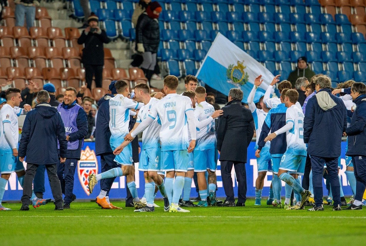 Los festejos del equipo de San Marino luego de ascender a la Liga Los festejos del equipo de San Marino luego de ascender a la Liga