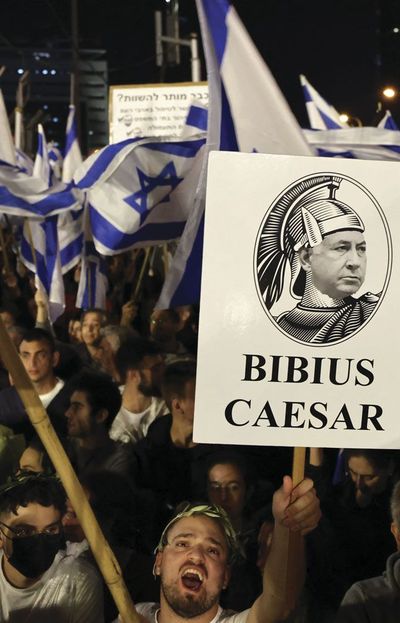 Netanyahu, entre la guerra y la extralimitación, pero sin rival interno a la vista