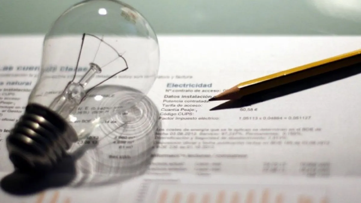 Bassano advierte que se dará un fuerte incremento triple en las tarifas de la luz: “por el aumento de la tarifa, por el cambio a la facturación mensual y por la dolarización de la generación de energía”. Bassano advierte que se dará un fuerte incremento triple en las tarifas de la luz: “por el aumento de la tarifa, por el cambio a la facturación mensual y por la dolarización de la generación de energía”.