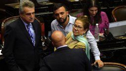 altText(Lipovetzky Vs Camaño: 'Si considera que no hacemos un carajo que done su sueldo”)}