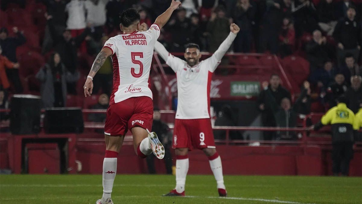 Huracángoza de un gran presente futbolístico que lo tiene puntero de la LigaProfesional gracias a una suma de juventud, experiencia y velocidad en elataque.