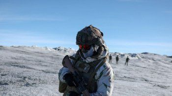 Groenlandia en el radar de Donald Trump / USA y cazadores alpinos europeos en la isla