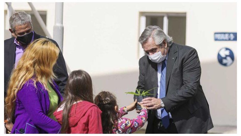 Encuesta: En el Conurbano, a Alberto F. lo sanitario lo salva de lo económico (por ahora)