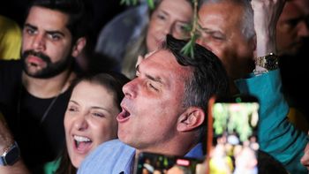 Flavio y Eduardo Bolsonaro se reunieron en Miami: el excandidato hablaría el 28/10