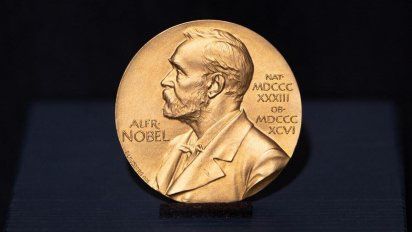 Otorgaron el Nobel de Medicina a genetista 