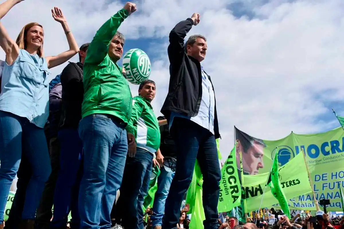 Este miércoles 27/09 en Plottier (Neuquén), petroleros, ATE y la UOCRA organizaron otro acto de campaña a Sergio Massa. Este miércoles 27/09 en Plottier (Neuquén), petroleros, ATE y la UOCRA organizaron otro acto de campaña a Sergio Massa.