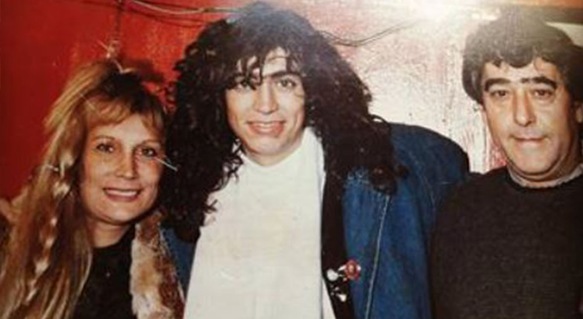 Rodrigo apareció en televisión a los 5 años cantando junto a la Mona Jiménez en "Fiesta de cuarteto". Poco se imaginaba que eso daría comienzo a una exitosa pero corta carrera en el cuarteto. Rodrigo apareció en televisión a los 5 años cantando junto a la Mona Jiménez en "Fiesta de cuarteto". Poco se imaginaba que eso daría comienzo a una exitosa pero corta carrera en el cuarteto.