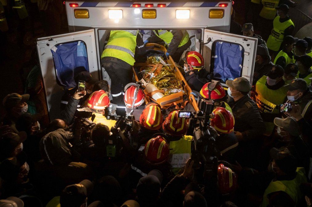Tras el rescate, Rayan Oram, es llevado a un hospital