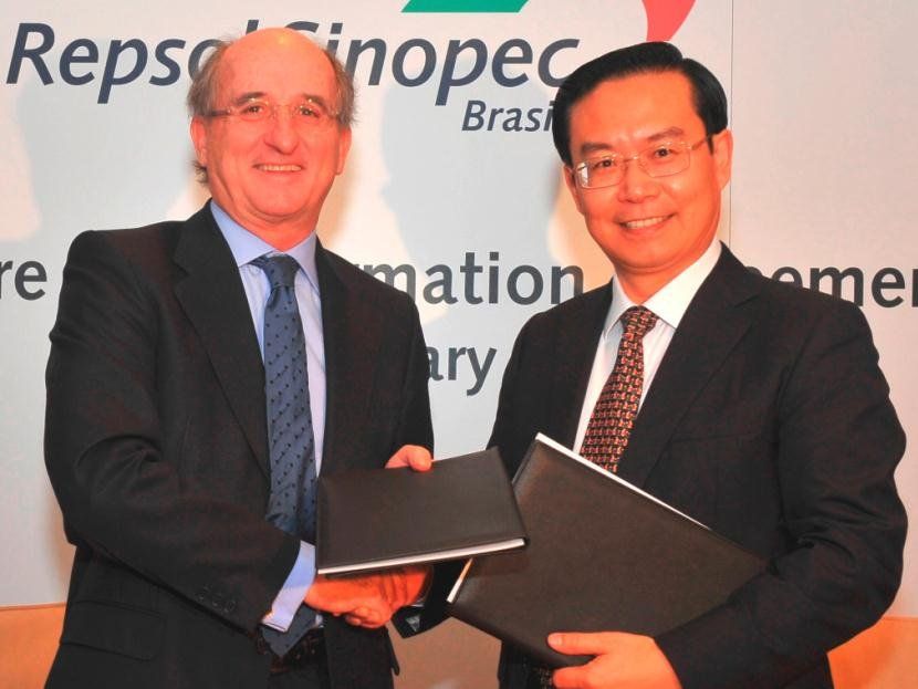 Repsol le habría vendido YPF a la china Sinopec.-