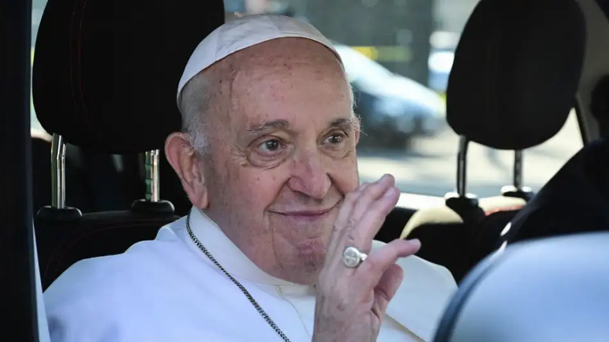 El papa Francisco volvi&oacute; al hospital Gemelli de Roma para someterse a chequeos m&eacute;dicos, seg&uacute;n la poca informaci&oacute;n que emiti&oacute; el Vaticano.