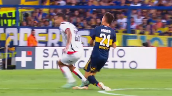 El fuertísimo planchazo a Ander Herrera que era para roja y el VAR no consideró