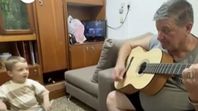 “Nono Daniel” y su nieto Bauti. “Vamos a hacer un malambo de dos golpes y fuerte”, propusieron en Tucumán. (Foto captura de video en Instagram) “Nono Daniel” y su nieto Bauti. “Vamos a hacer un malambo de dos golpes y fuerte”, propusieron en Tucumán. (Foto captura de video en Instagram)