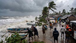 El ciclón Arnab avanza hacia la costa oriental de India y mantiene en alerta a las autoridades.
