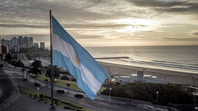 En términos de geografía política, la República Argentina ejerce el control sobre las rutas de acceso al estrecho de Magallanes y al pasaje de Drake. Estos corredores constituyen las únicas alternativas naturales interoceánicas de calado pleno en el Hemisferio Sur ante eventuales cierres, saturaciones o conflictos logísticos en los canales de Panamá o Suez. En términos de geografía política, la República Argentina ejerce el control sobre las rutas de acceso al estrecho de Magallanes y al pasaje de Drake. Estos corredores constituyen las únicas alternativas naturales interoceánicas de calado pleno en el Hemisferio Sur ante eventuales cierres, saturaciones o conflictos logísticos en los canales de Panamá o Suez.