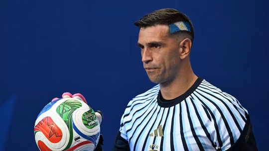 Dibu Martínez recibió un misil totalmente inesperado.&nbsp;
