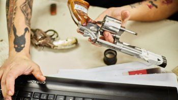 El Gobierno de Santa Fe le envió a la ANMAC más de 1.500 armas y 10.000 municiones para su destrucción por tratarse de armamento no reglamentado. El Gobierno de Santa Fe le envió a la ANMAC más de 1.500 armas y 10.000 municiones para su destrucción por tratarse de armamento no reglamentado.