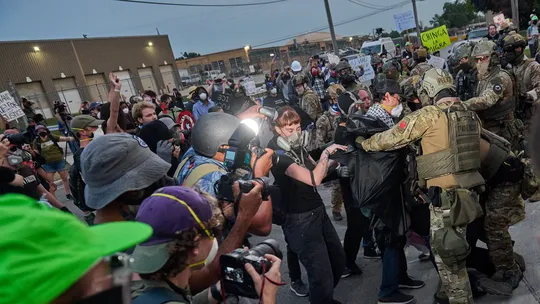 Intensa crítica del expresidente Barack Obama a la administración de Donald Trump y la resistencia civil a la represión migratoria en Chicago Intensa crítica del expresidente Barack Obama a la administración de Donald Trump y la resistencia civil a la represión migratoria en Chicago