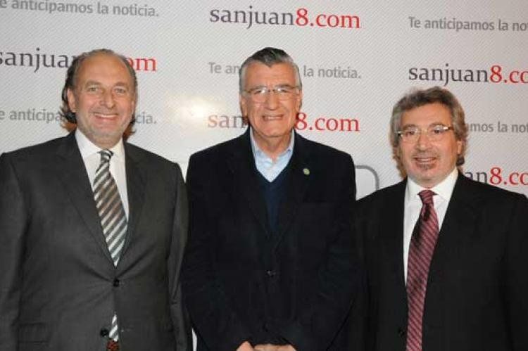 José Luis Gioja, gobernador de San Juan, entre José Luis Manzano y Daniel Vila.