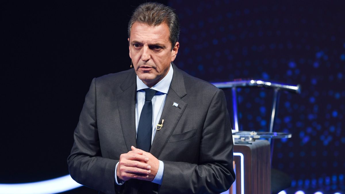 Sergio Massa se sentará hoy en la misma mesa que Javier Milei. Sergio Massa se sentará hoy en la misma mesa que Javier Milei.