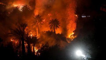 El director de la Corporación Nacional Forestal (CONAF), Luis Correa, de la región de Valparaíso, informó que controlar el fuego llevará tiempo, incluso un par de días. El director de la Corporación Nacional Forestal (CONAF), Luis Correa, de la región de Valparaíso, informó que controlar el fuego llevará tiempo, incluso un par de días.